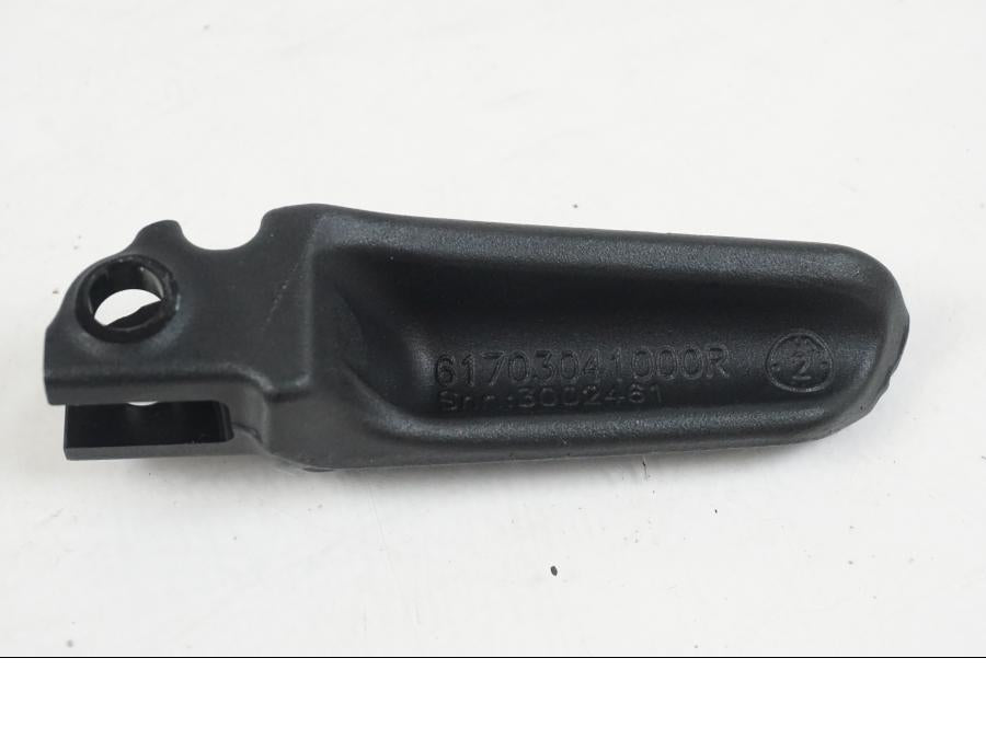 Vänster sida på Fotpinne från en KTM 1290 Super Duke R EVO -2023 motorcykel.