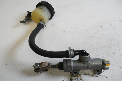 Framsidan på Bromshuvudcylinder från en Kawasaki VN 1600 Mean Streak -2004 motorcykel.