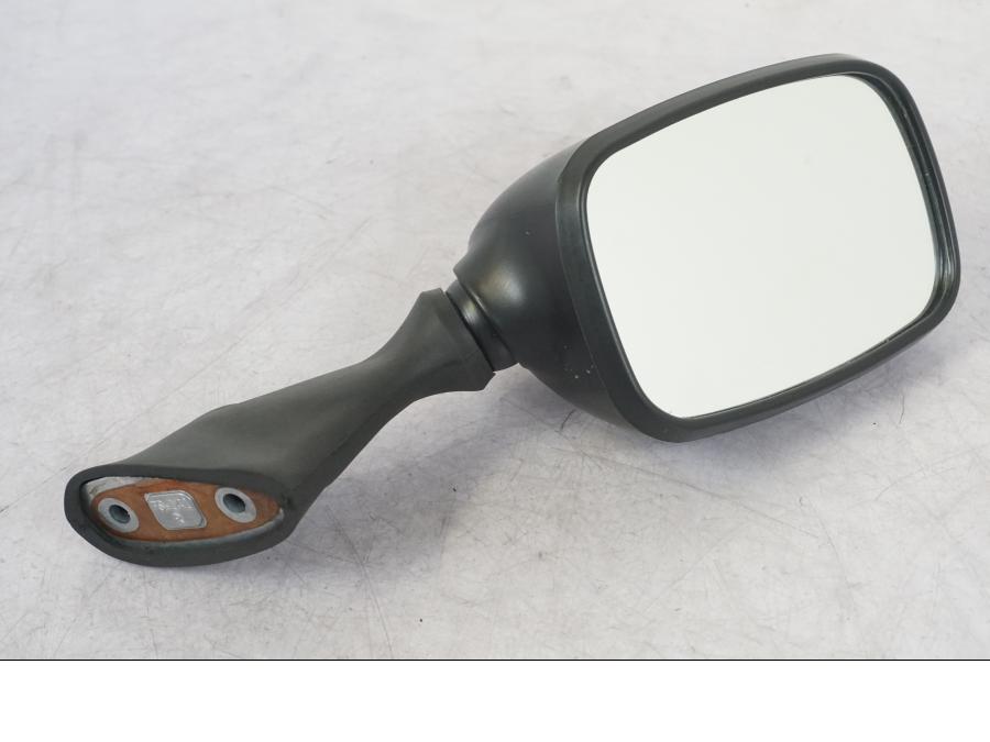 Framsidan på Backspegel från en Suzuki GSX 1300 RX -1999 motorcykel.