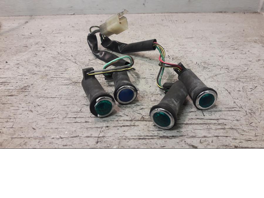 Framsidan på Kontrollampor från en Suzuki VZ 1600 -2005 motorcykel.