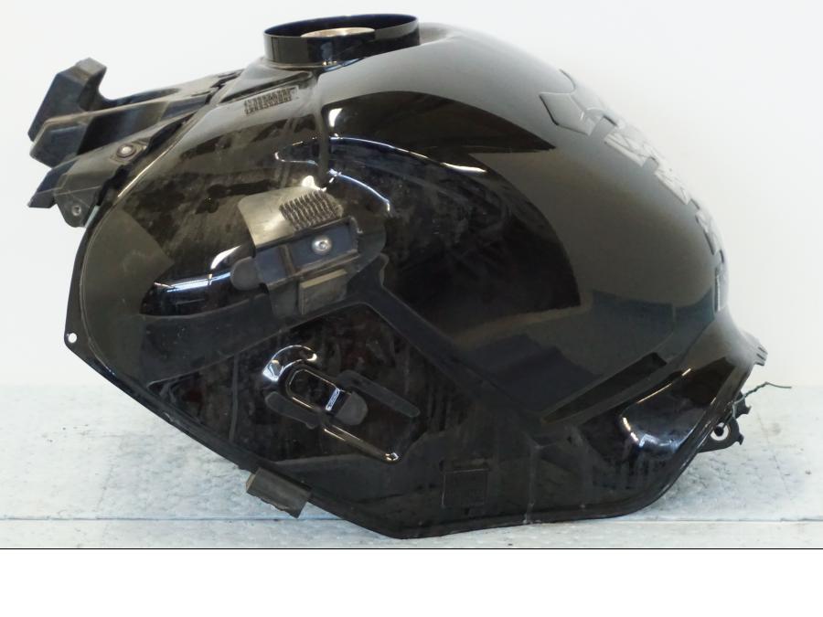 Baksidan på Bensintank från en Suzuki GSX 1300 BK -2008 motorcykel.