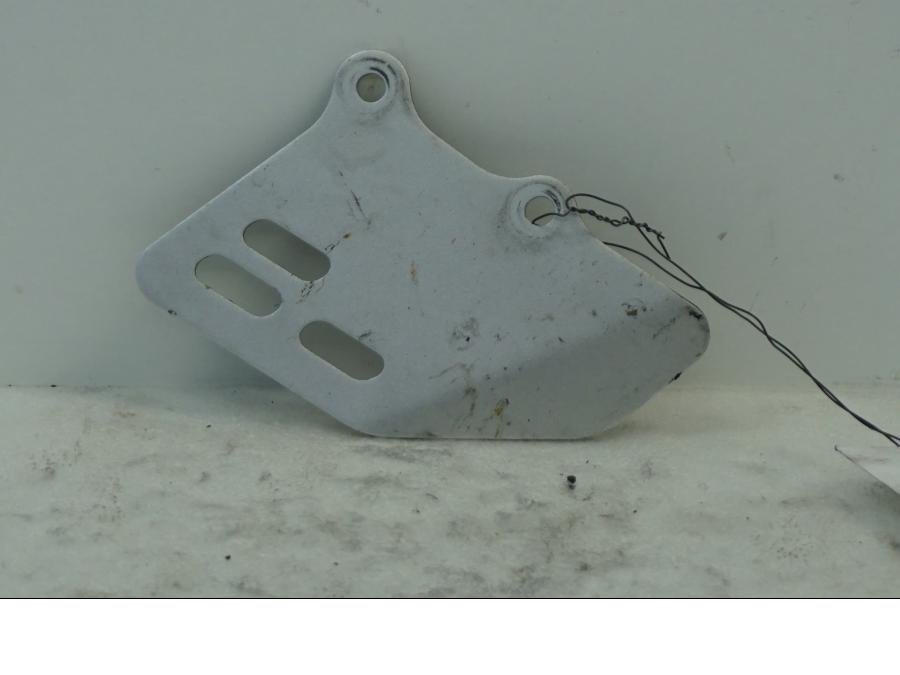 Framsidan på Bromshuvudcylinderskydd från en Suzuki DL 1000 -2016 motorcykel.