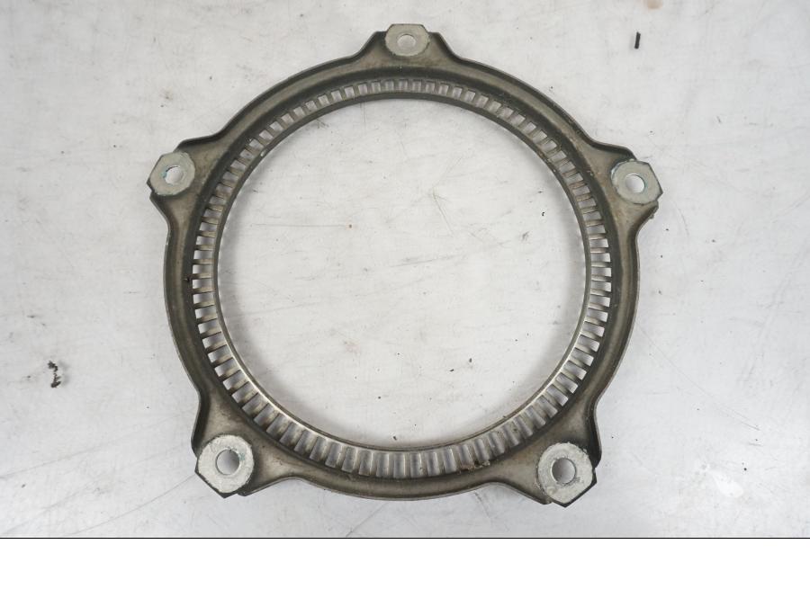 Baksidan på ABS krans från en BMW R 850 R -2004 motorcykel.