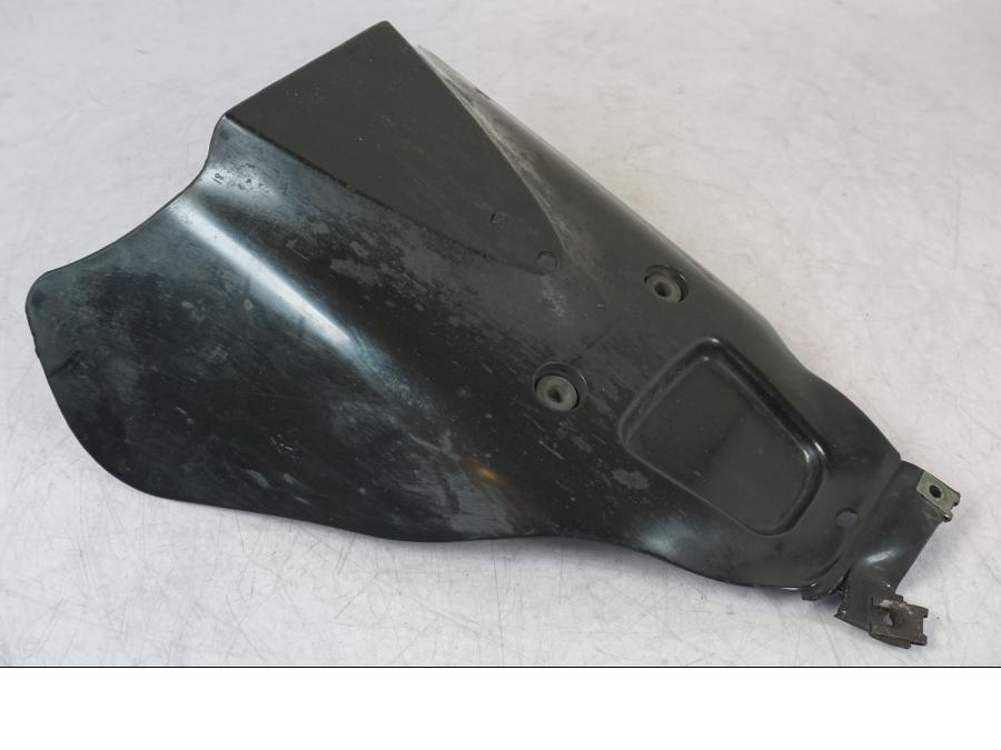 Framsidan på Magkåpa från en Suzuki GSX 1300 RX -1999 motorcykel.