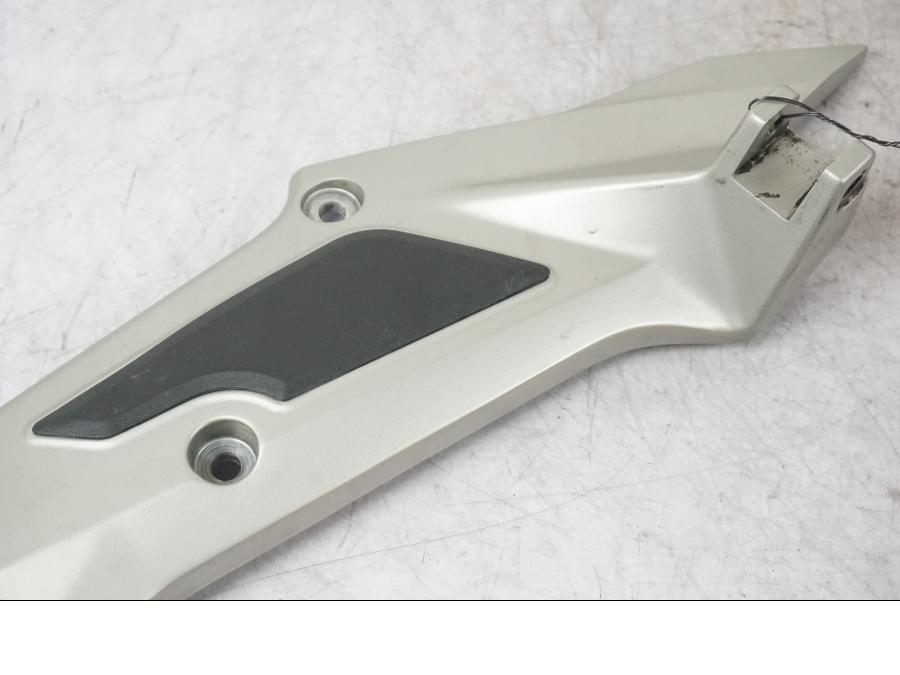 Höger sida på Fotpinnefäste från en BMW K 1600 GTL -2015 motorcykel.