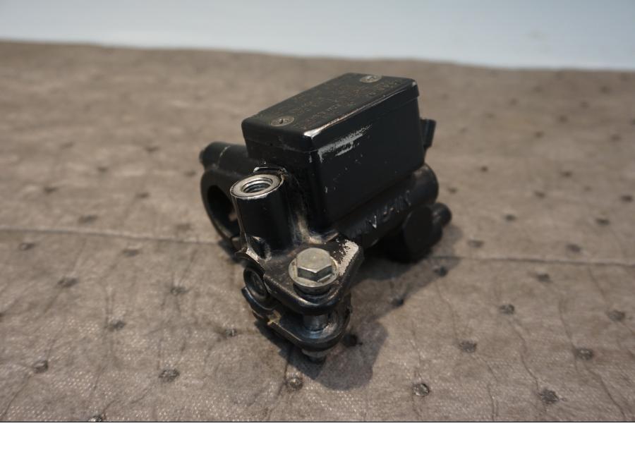 Framsidan på Bromshuvudcylinder från en Honda XR 600 R -1990 motorcykel.