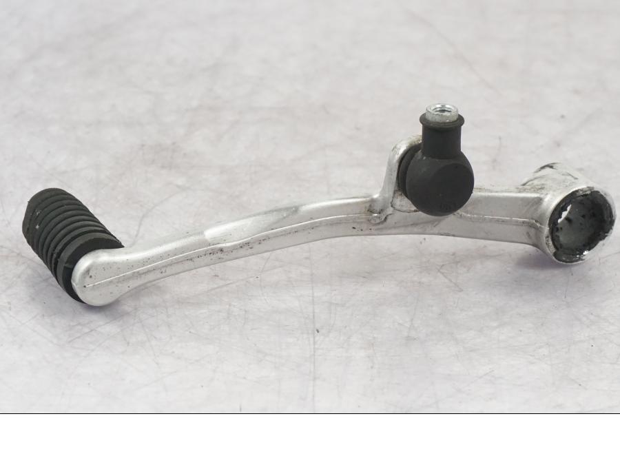 Snett uppifrån på Växelpedal från en Yamaha MT-09 -2016 motorcykel.