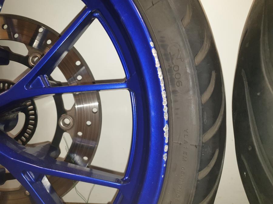 Höger sida på Hjulpaket från en Yamaha MT 125 -2017 motorcykel.