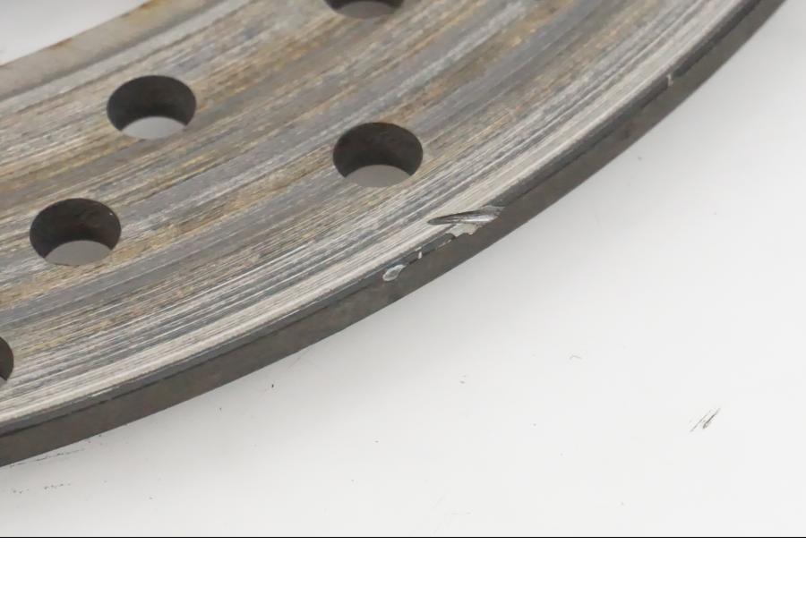 Höger sida på Bromsskiva från en Yamaha YZF 1000 R1 -2002 motorcykel.