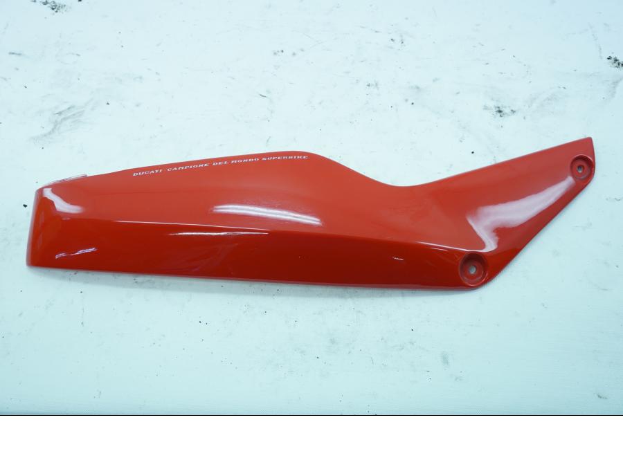 Framsidan på Bakvinge från en Ducati 750 SS -1995 motorcykel.