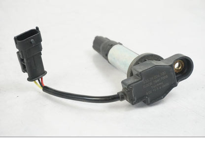 Vänster sida på Tändspole från en KTM 1290 Super Duke R -2022 motorcykel.