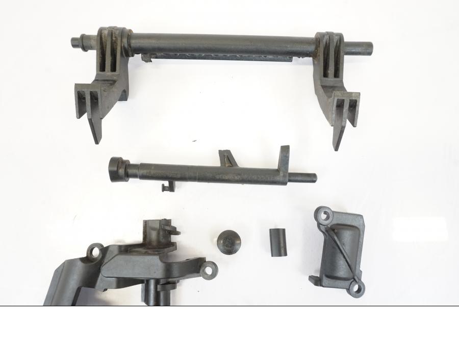 Vänster sida på Sadellåsmekanism från en BMW R 1250 GS -2019 motorcykel.