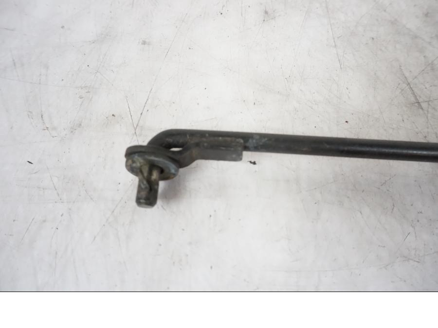 Snett nerifrån på Växelled från en Yamaha YZF-R 125 -2008 motorcykel.