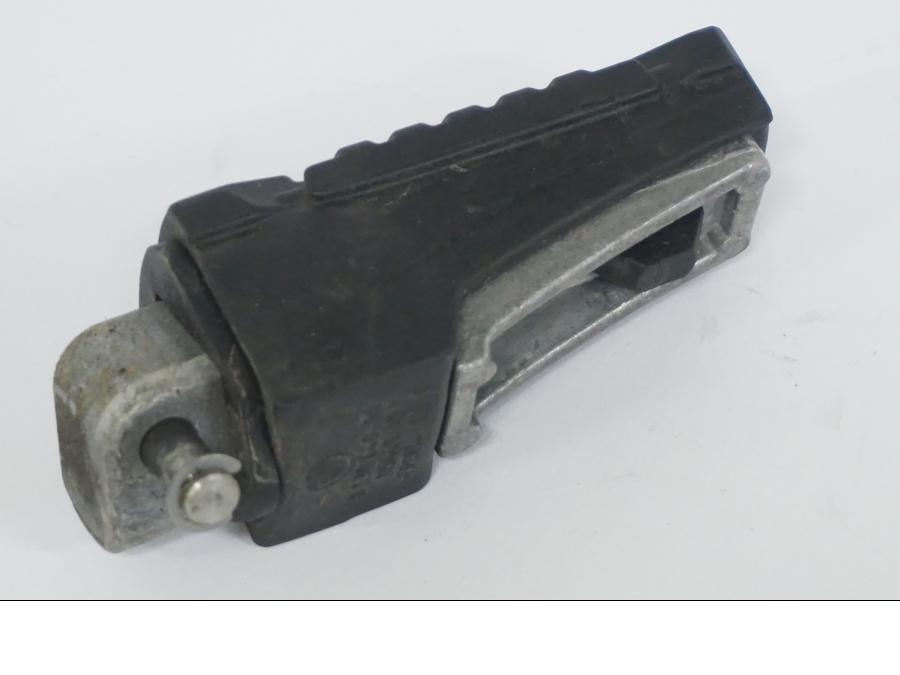 Snett nerifrån på Fotpinne från en BMW R 1250 GS -2022 motorcykel.