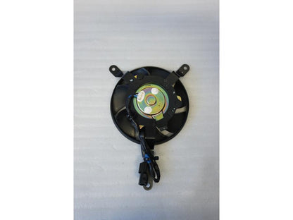 Framsidan på Vattenkylfläkt från en Honda CBR 600 RR -2004 motorcykel.