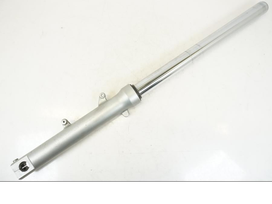 Framsidan på Gaffelben från en BMW F 650 CS -2003 motorcykel.