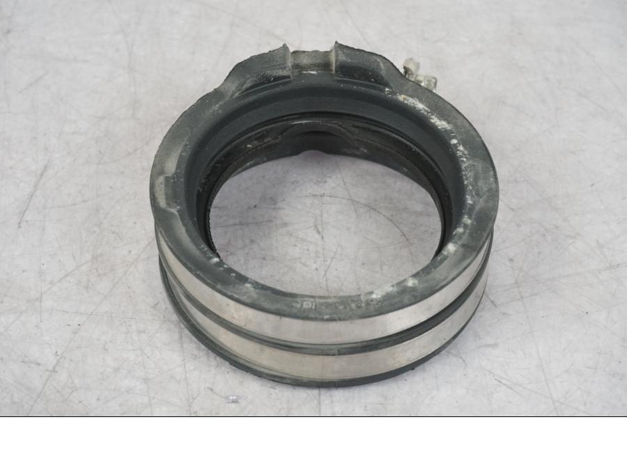 Baksidan på Insug från en KTM 1290 Super Adventure R -2018 motorcykel.