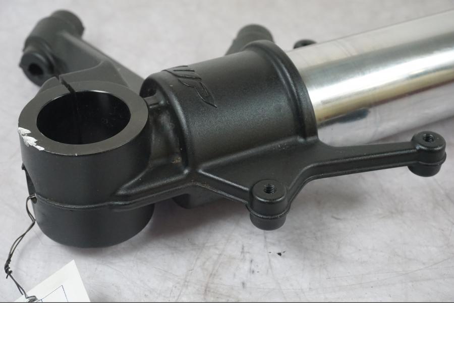 Snett uppifrån på Gaffelben från en KTM 1190 Adventure -2013 motorcykel.