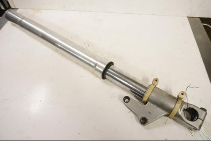 Framsidan på Gaffelben från en Ducati 900 SS -1999 motorcykel.