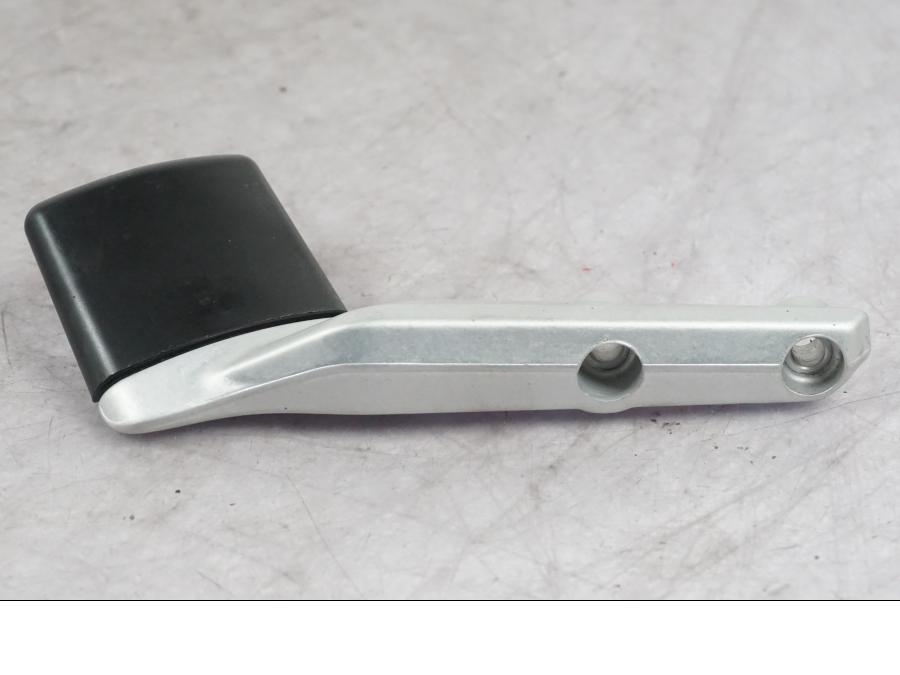 Vänster sida på Väskhållare från en Ducati Multistrada V4 -2024 motorcykel.