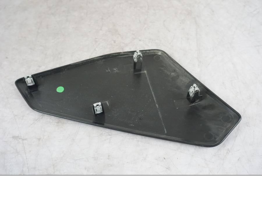 Baksidan på Sidopanel från en KTM 1290 Super Adventure S -2022 motorcykel.