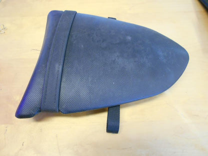 Höger sida på Sadel från en Kawasaki ZX-10R -2006 motorcykel.