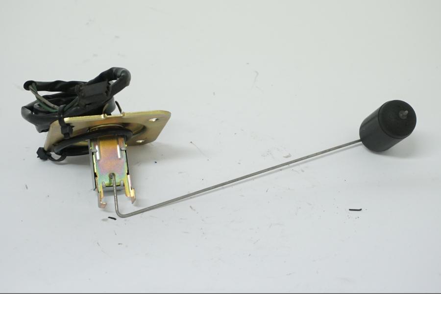 Höger sida på Bensintankgivare från en Honda VFR 750 -1990 motorcykel.