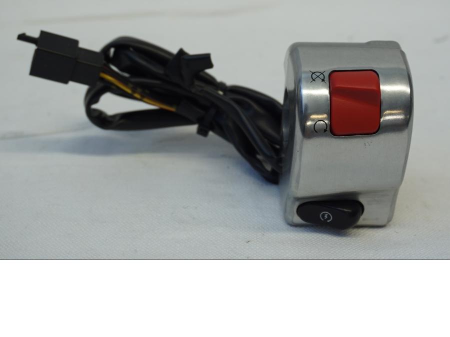 Framsidan på Styrelreglage från en Kawasaki VN 900 -2006 motorcykel.