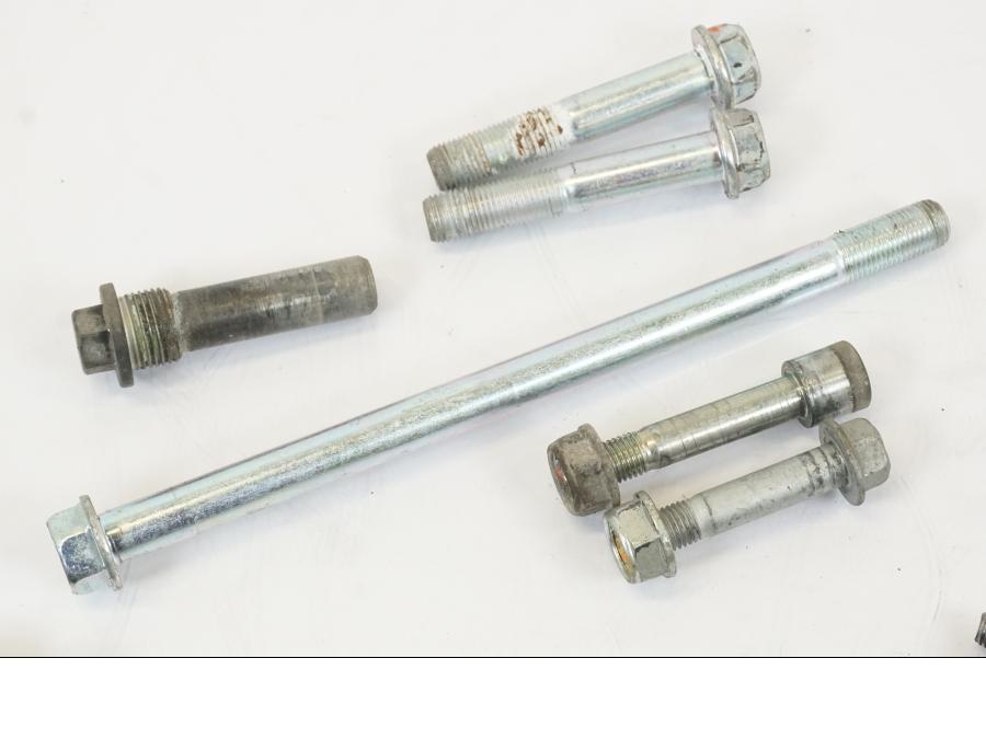 Baksidan på Skruv / Mutter etc från en Honda NT 700 -2008 motorcykel.