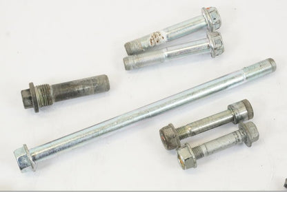 Baksidan på Skruv / Mutter etc från en Honda NT 700 -2008 motorcykel.