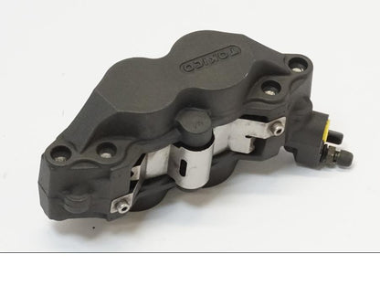 Snett nerifrån på Bromsok från en BMW R 1150 RS -2004 motorcykel.