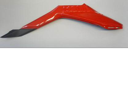 Baksidan på Sidopanel från en Ducati Supersport 939 -2020 motorcykel.