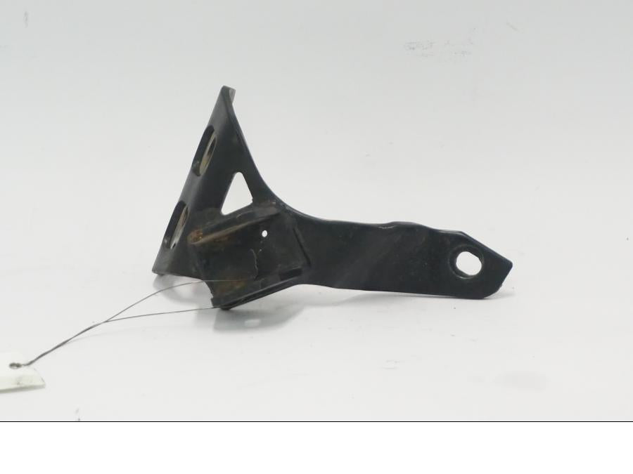 Framsidan på Fotpinnefäste från en BMW G 650 GS -2011 motorcykel.