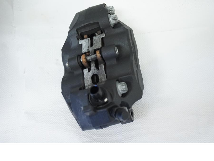 Höger sida på Bromsok från en Kawasaki Z 800 -2013 motorcykel.