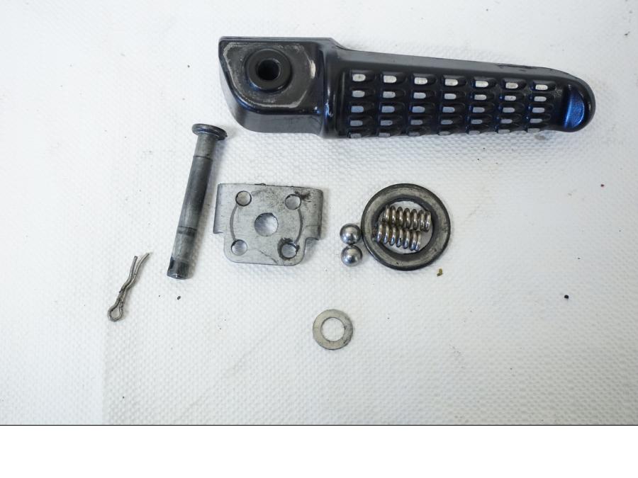 Framsidan på Fotpinne från en Kawasaki Z 800 -2013 motorcykel.