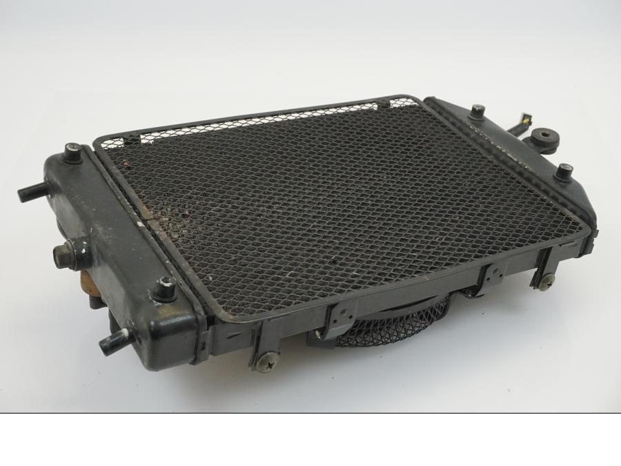 Snett nerifrån på Vattenkyl från en Kawasaki VN 1500 Mean Streak -2003 motorcykel.