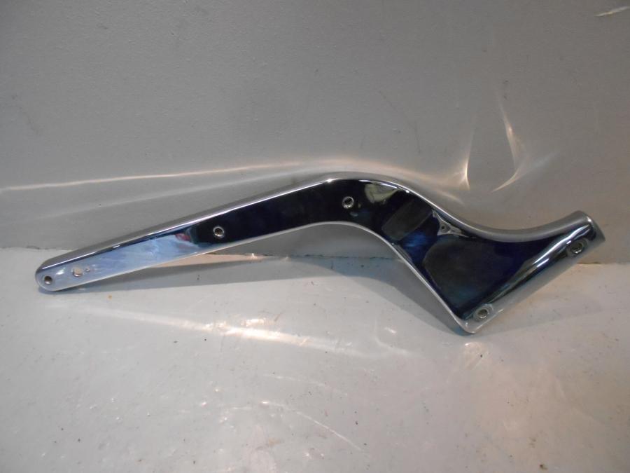 Framsidan på Bakskärmstag från en Kawasaki VN 800 -1997 motorcykel.