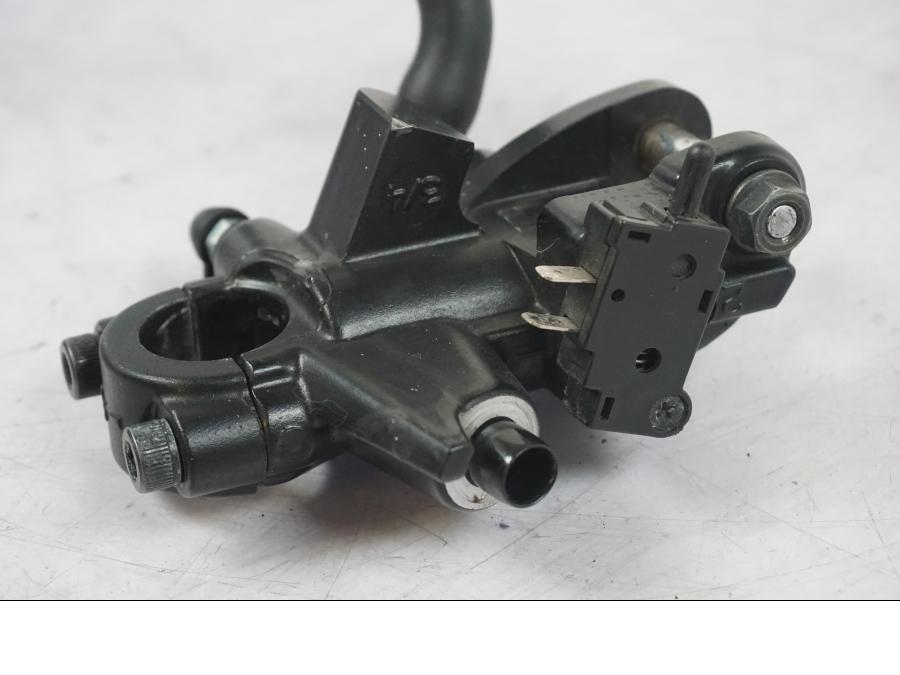 Baksidan på Kopplingshuvudcylinder från en Kawasaki ZZ-R 1400 -2009 motorcykel.