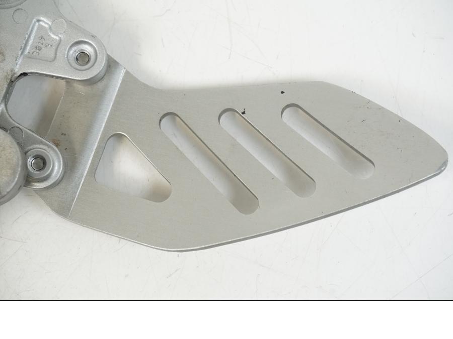 Extrabild2 på Fotpinnefäste inre från en Suzuki GSX-R 1000 -2007 motorcykel.