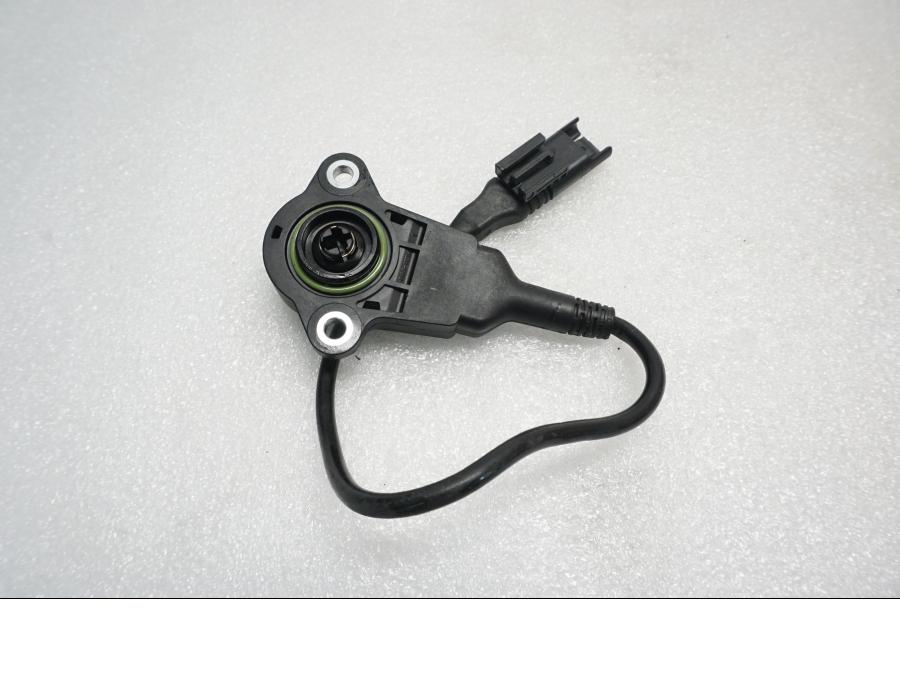 Baksidan på Potentiometer från en BMW S 1000 XR -2018 motorcykel.