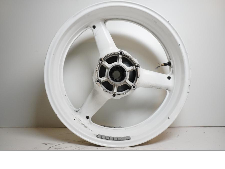 Framsidan på Fälg från en Yamaha YZF R6 -1999 motorcykel.