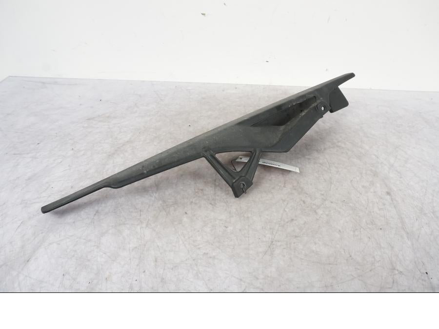 Framsidan på Kedjeskydd från en BMW F 800 R -2018 motorcykel.