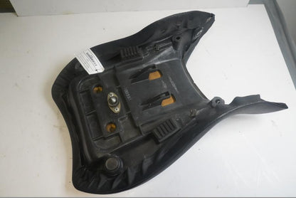 Höger sida på Sadel från en Suzuki TL 1000 S -1997 motorcykel.