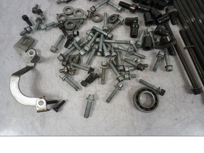 Vänster sida på Skruv / Mutter etc från en BMW R 1200 GS -2010 motorcykel.