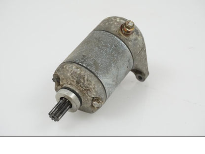 Baksidan på Startmotor från en Yamaha FZ 750 -1989 motorcykel.