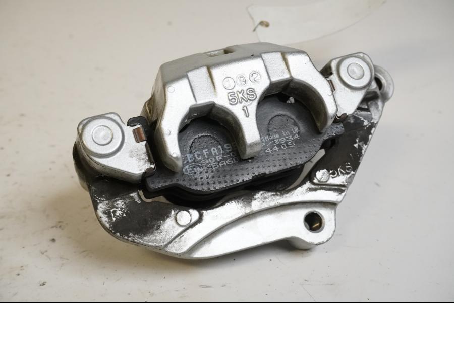 Höger sida på Bromsok från en Yamaha XVS 1100 -2002 motorcykel.