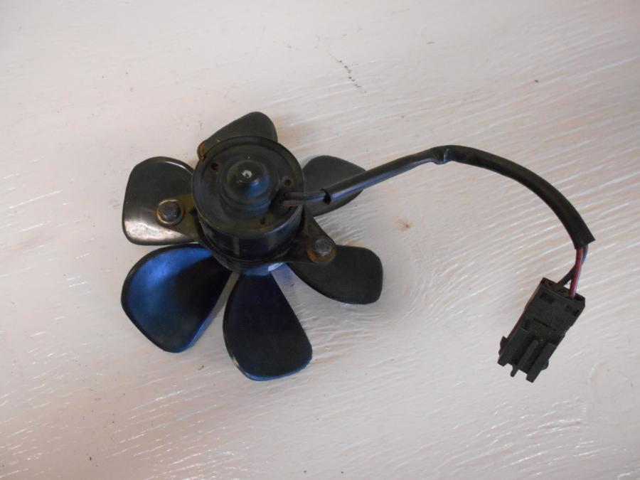 Baksidan på Vattenkylfläkt från en BMW K 1200 LT -2007 motorcykel.