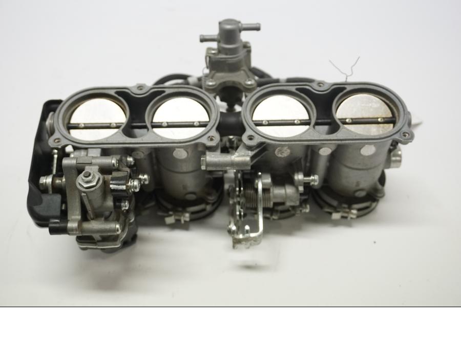 Baksidan på Spjällhus från en Yamaha FZ1-SA -2007 motorcykel.