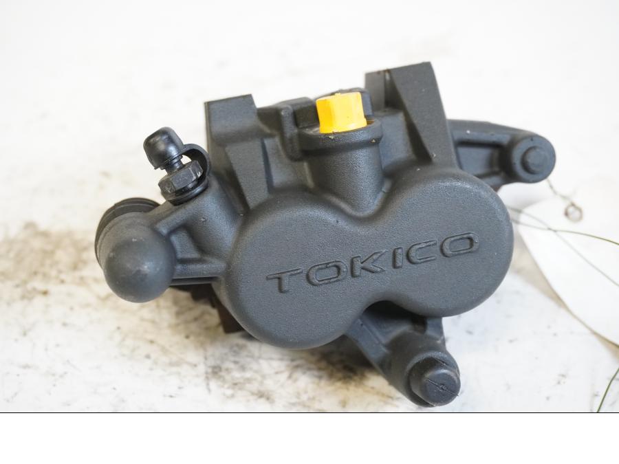 Framsidan på Bromsok från en Kawasaki Versys 650 -2007 motorcykel.