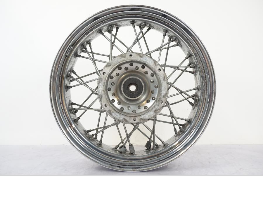 Extrabild3 på Fälg från en Yamaha XVS 1100 -2000 motorcykel.